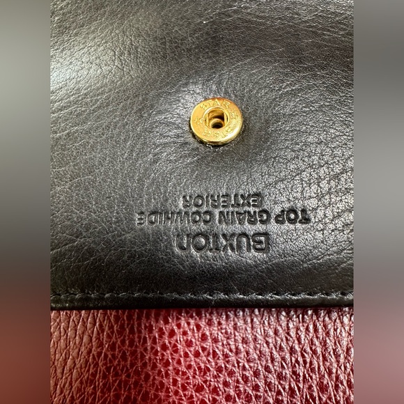 Black Leather Wallet with Embossed Logo Julia Buxton - Picture 11 of 12